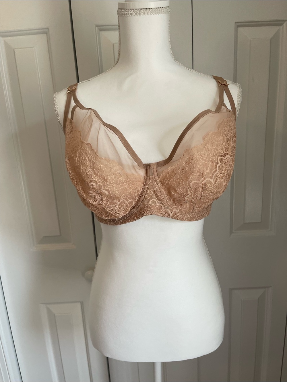 VS Nude Lace Unlined Underwire Bra